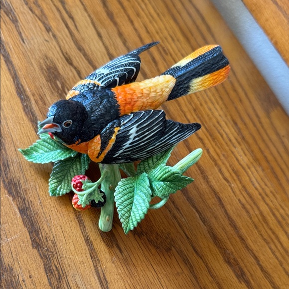 Lenox Vibrant Ceramic Bird with Green Leaves - Picture 2 of 4